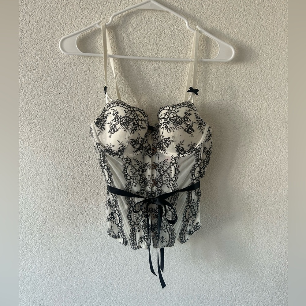 Black and white lace VS corset